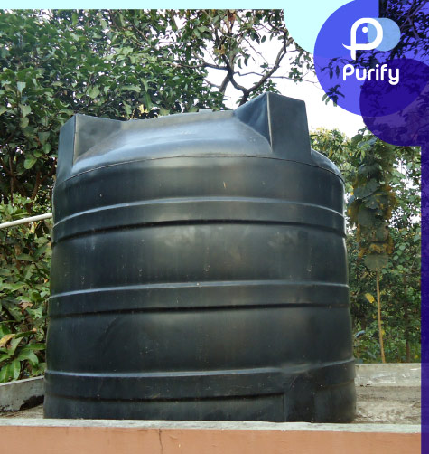 Técnico Purify lavando tanque de agua potable en edificio de Bogotá siguiendo protocolo Decreto 1575